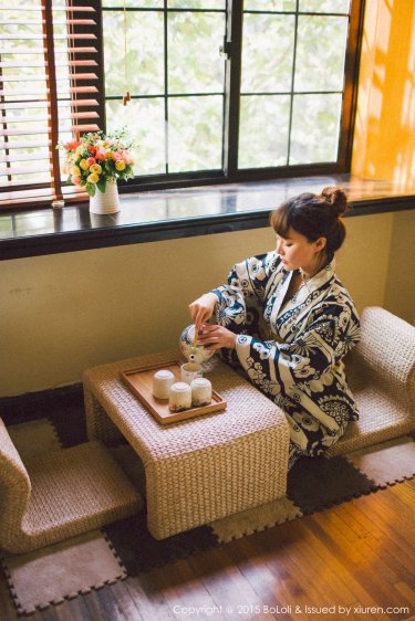 美女脱的黄的全免费视频